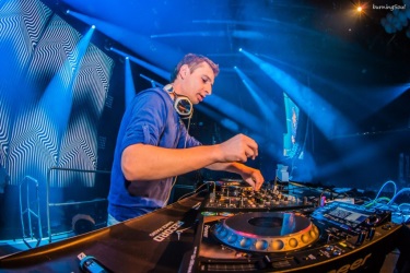 Bobina feat Natalie Gioia - Addicted (Radio Mix) Bobina feat Natalie Gioia - Addicted (Radio Mix)