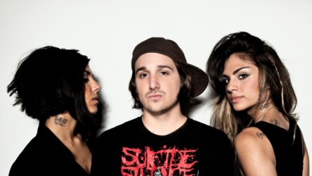 Krewella - Somewhere To Run Krewella - Somewhere To Run