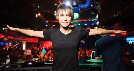 Omnia feat Tilde - For The First Time (Radio Edit) Omnia feat Tilde - For The First Time (Radio Edit)